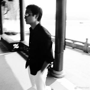 欧美老妇与小伙21P
